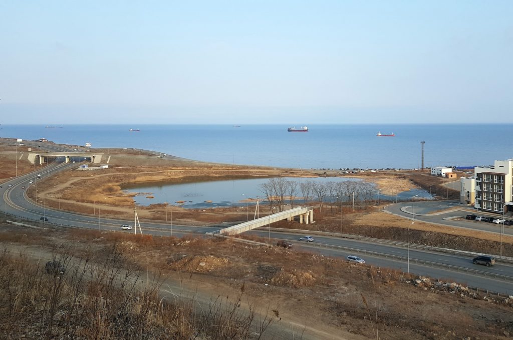 Патрокл владивосток. Бухта Патрокл Приморский край. Остров в бухте Патрокл Владивосток. Озеро на Патрокле Владивосток.