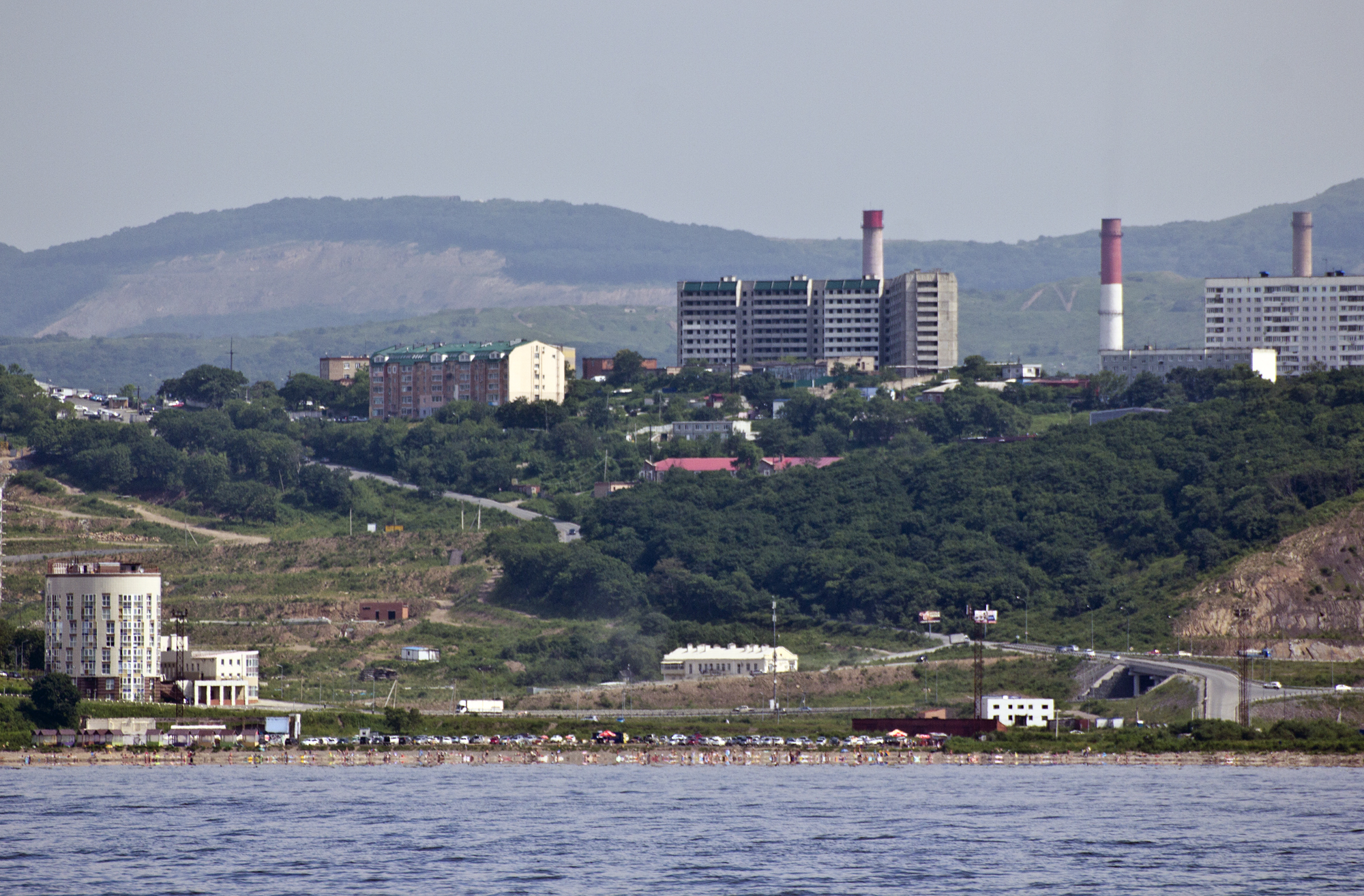 Владивосток амурский. Остров Патрокл Владивосток. Патрокл Владивосток море. Бухта горностай Приморский край. Пляж бухты горностай, Владивосток.